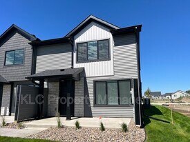 601 Hart Ln in Ankeny, IA - Building Photo