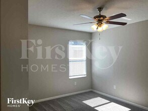 10108 Perthshire Cir in Land O Lakes, FL - Foto de edificio - Building Photo