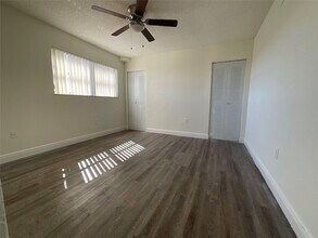 19455 NE 10th Ave, Unit 4-116 in North Miami Beach, FL - Foto de edificio - Building Photo