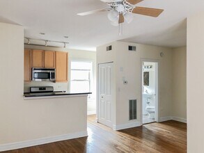 3820 N Sheffield Ave, Unit 3810-3W in Chicago, IL - Foto de edificio - Building Photo