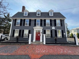 393 Essex St in Salem, MA - Building Photo