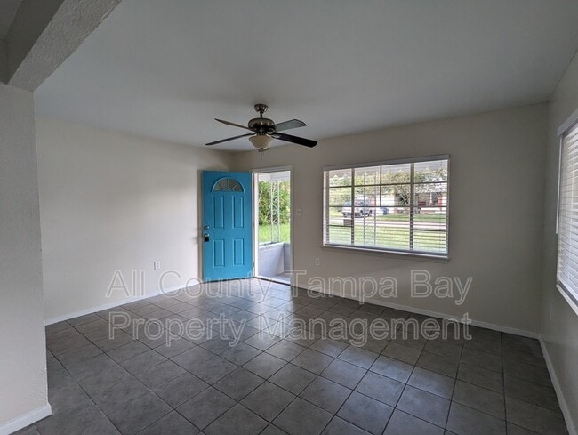 1318 Divot Ln in Tampa, FL - Building Photo - Building Photo