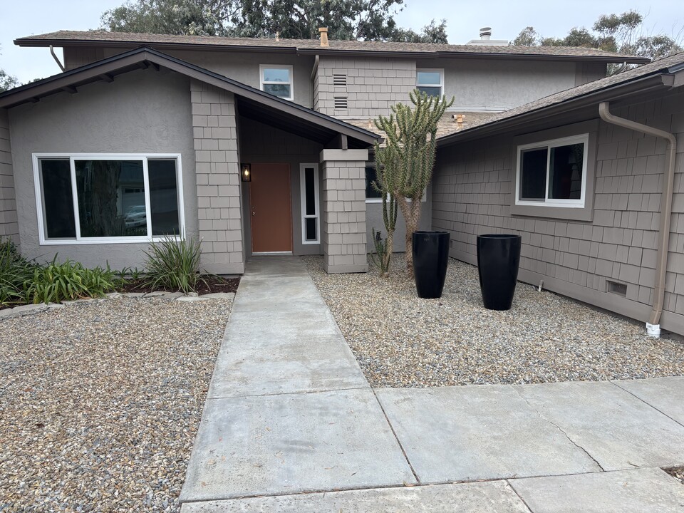 1406 Pambara Cir in Oceanside, CA - Building Photo