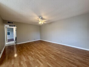 93 Sheffield D in West Palm Beach, FL - Foto de edificio - Building Photo