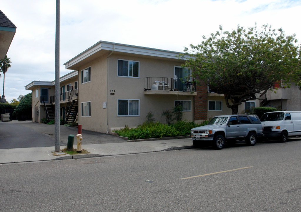 Aparicio Apartments in Goleta, CA - Foto de edificio