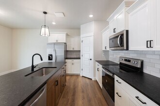 577 Idaho Ave in Sugar City, ID - Building Photo - Building Photo