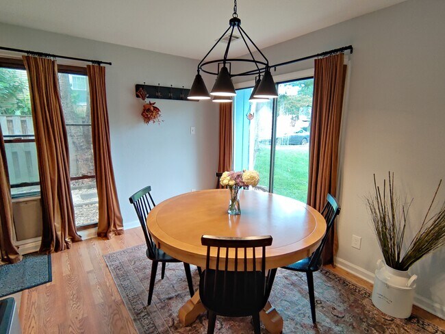 6439 Rockshire St in Alexandria, VA - Building Photo - Building Photo