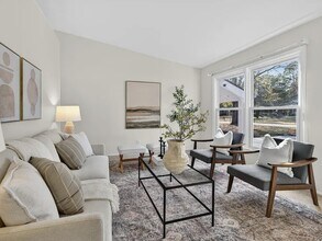 5621 Pelham Rd in Durham, NC - Foto de edificio - Building Photo