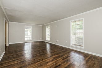 5115 Shirlwood Dr in Jackson, MS - Building Photo - Building Photo