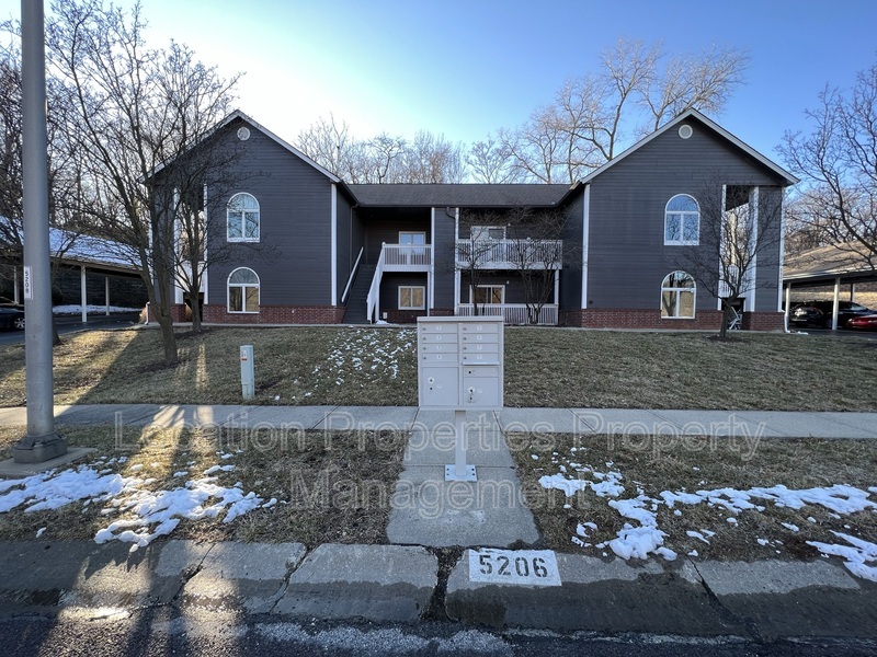 5206 Foster Ave-Unit -202 in Mission, KS - Building Photo