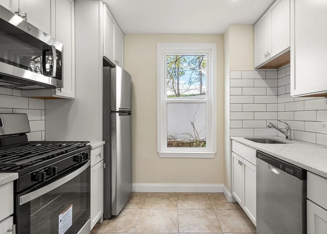 10 Royal St, Unit 1 in Boston, MA - Foto de edificio - Building Photo