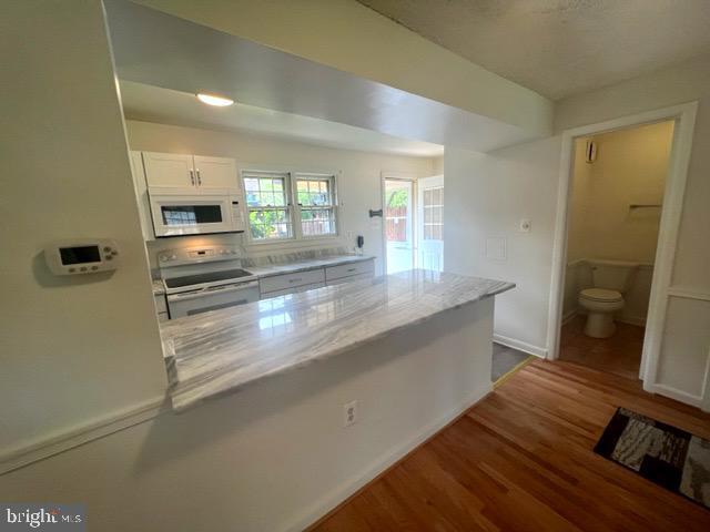 429 Hampton Ct in Falls Church, VA - Building Photo - Building Photo