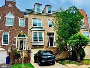 14602 Creek Valley Ct in Centreville, VA - Building Photo - Building Photo