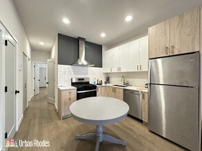 841 N Mozart St, Unit 1 in Chicago, IL - Foto de edificio - Building Photo