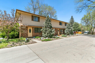 202-208 E Longs Peak Ave in Longmont, CO - Foto de edificio - Building Photo