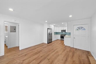 137 Avenida Mateo in San Clemente, CA - Building Photo - Building Photo