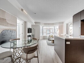 55 Avenue Rd in Toronto, ON - Building Photo - Building Photo