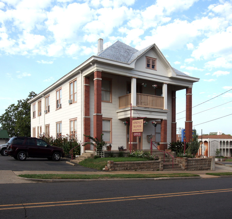 Springs Manor Apartments in Hot Springs, AR - Building Photo