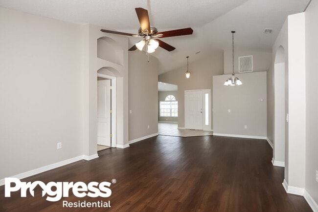 7002 Crown Lake Dr in Gibsonton, FL - Building Photo - Building Photo