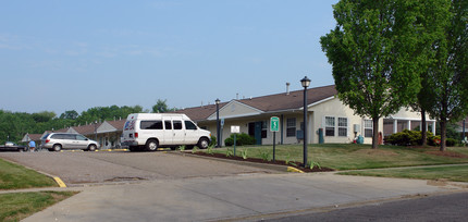 Friendship Terrace in Cuyahoga Falls, OH - Building Photo - Building Photo