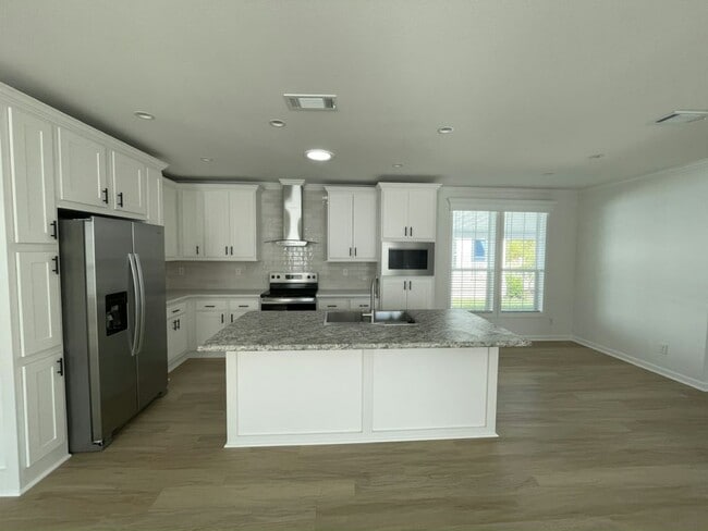 34808 Robins Song Rd in Zephyrhills, FL - Building Photo - Building Photo