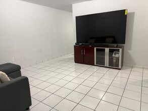 2734 NW 16th Terrace in Miami, FL - Foto de edificio - Building Photo