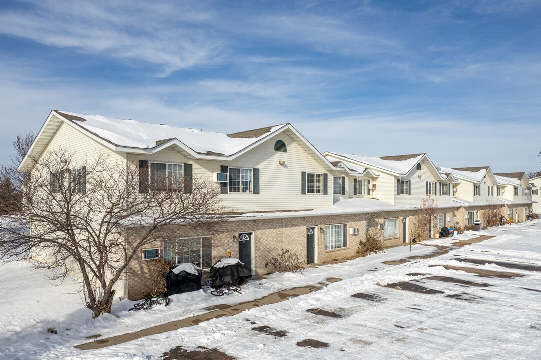 Taylor Ridge Townhomes in Shakopee, MN - Building Photo