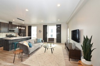 717 Rogers St-Unit -717-2B in Downers Grove, IL - Building Photo - Building Photo