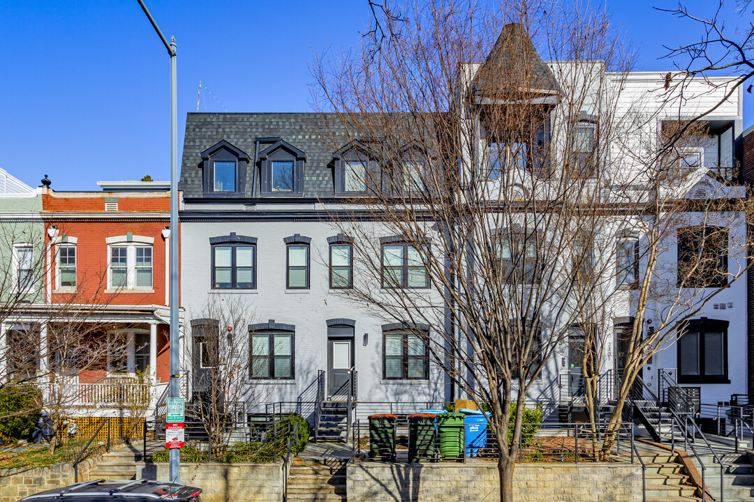 2303 Ontario Rd NW in Washington, DC - Building Photo