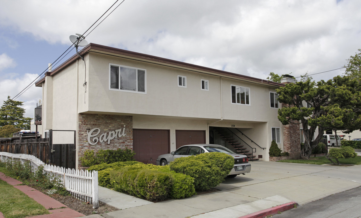 Capri Apartments in San Leandro, CA - Building Photo