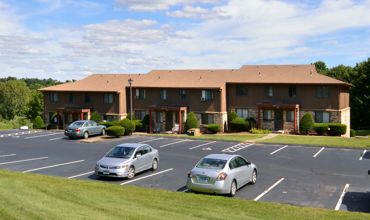 Squire Hill Apartments in Branford, CT - Building Photo