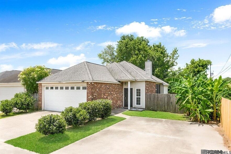 9231 Pecan Tree Dr in Baton Rouge, LA - Building Photo