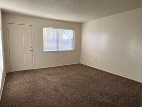 1122 Washington Ave in Bakersfield, CA - Foto de edificio - Building Photo