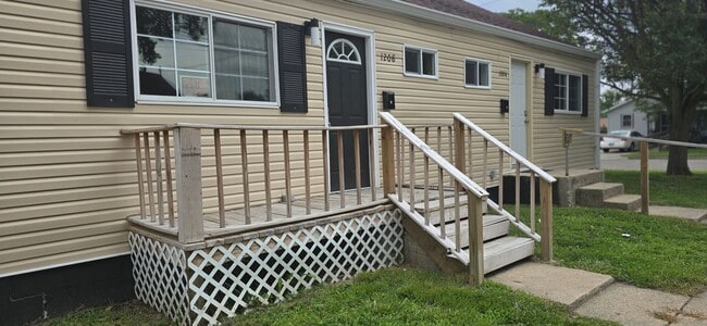 property at 1208 W 22nd St