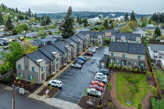 Holbrook Townhomes in Creswell, OR - Foto de edificio - Building Photo