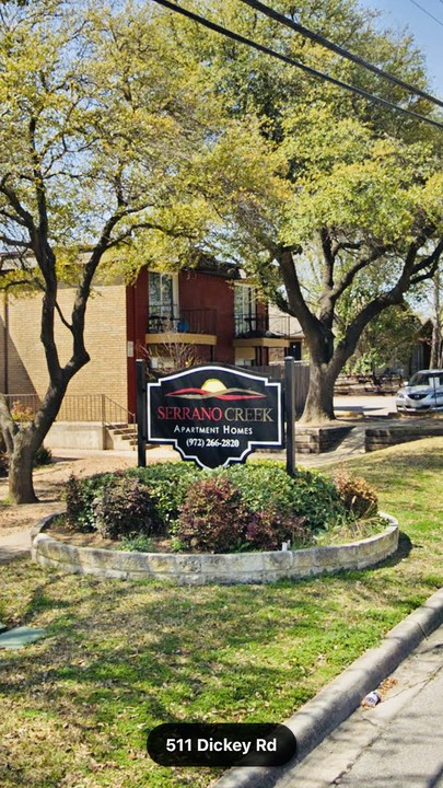 Serrano Creek Apartments in Grand Prairie, TX - Foto de edificio