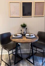 2000 Patio Ct, Unit 124 in Charlotte, NC - Foto de edificio - Building Photo