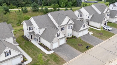 1820 Horseshoe Ln in Slinger, WI - Building Photo - Building Photo