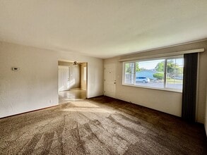124 Jeffrey Dr in Petaluma, CA - Building Photo - Building Photo