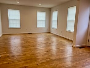 53 Suburban Ave in Bridgeport, CT - Building Photo - Building Photo