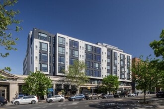 AdMo Heights in Washington, DC - Foto de edificio - Building Photo