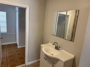 153 NW 35th St in Miami, FL - Building Photo - Building Photo