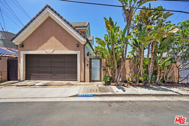 229 Rees St in Los Angeles, CA - Building Photo - Building Photo