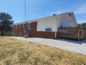 111 Noonkester Dr in Mount Airy, NC - Building Photo - Building Photo