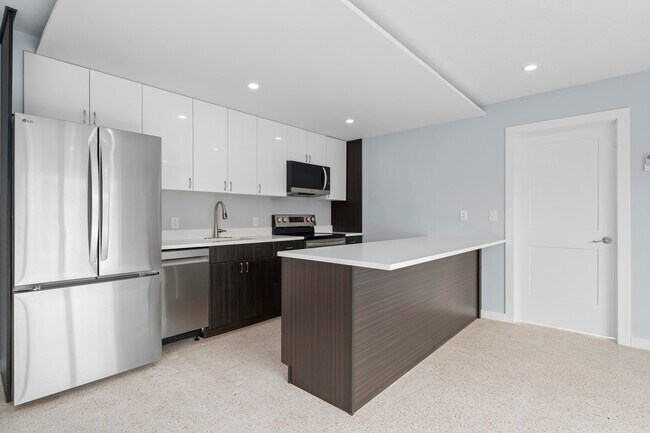 3220 NE 7th Pl in Pompano Beach, FL - Foto de edificio - Building Photo