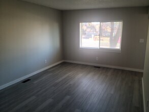 4860 S 250 W, Unit 2 Bed 1 Bath in Ogden, UT - Building Photo - Building Photo