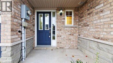 12 Southside Pl in Hamilton, ON - Building Photo - Building Photo