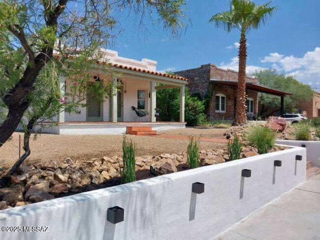 2027 E Hawthorne St in Tucson, AZ - Building Photo - Building Photo