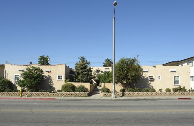 907-909 N Garfield Ave in Alhambra, CA - Foto de edificio - Building Photo