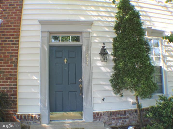 11837 Whitworth Cannon Ln in Linton Hall, VA - Building Photo